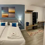 Aparthotel Neumuenster City 아파트호텔