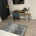 Aparthotel Neumuenster City 아파트호텔 3*